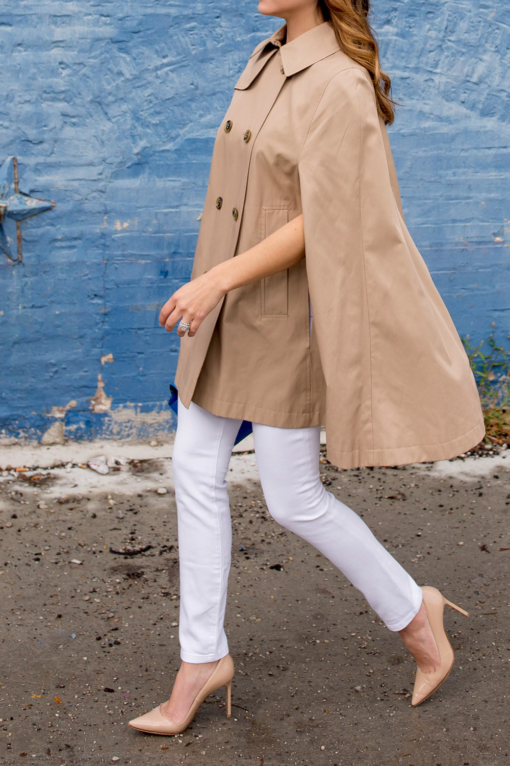 Blogger Trench Cape Street Style