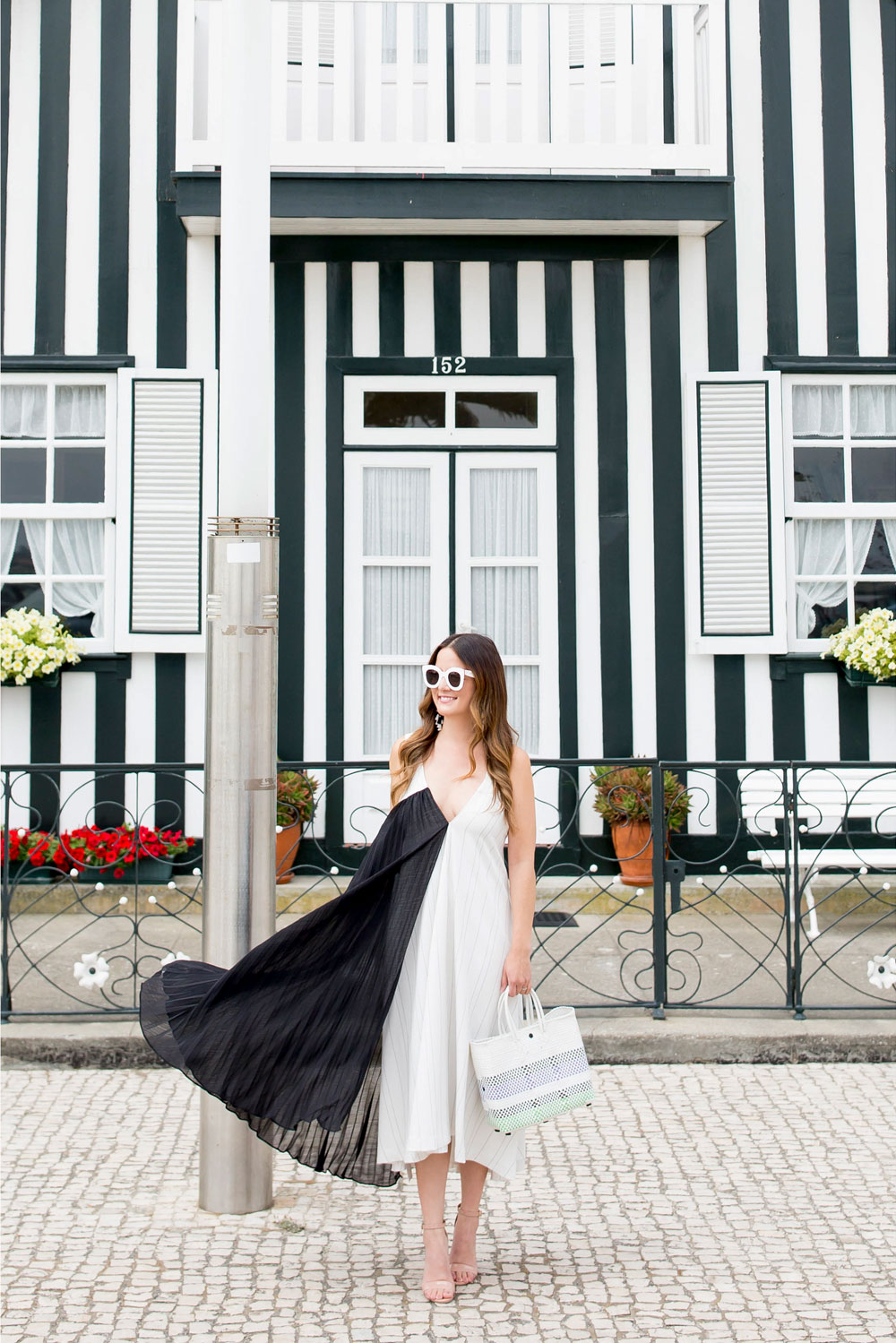 Black and Whiet Contrast Pleated Midi Dress