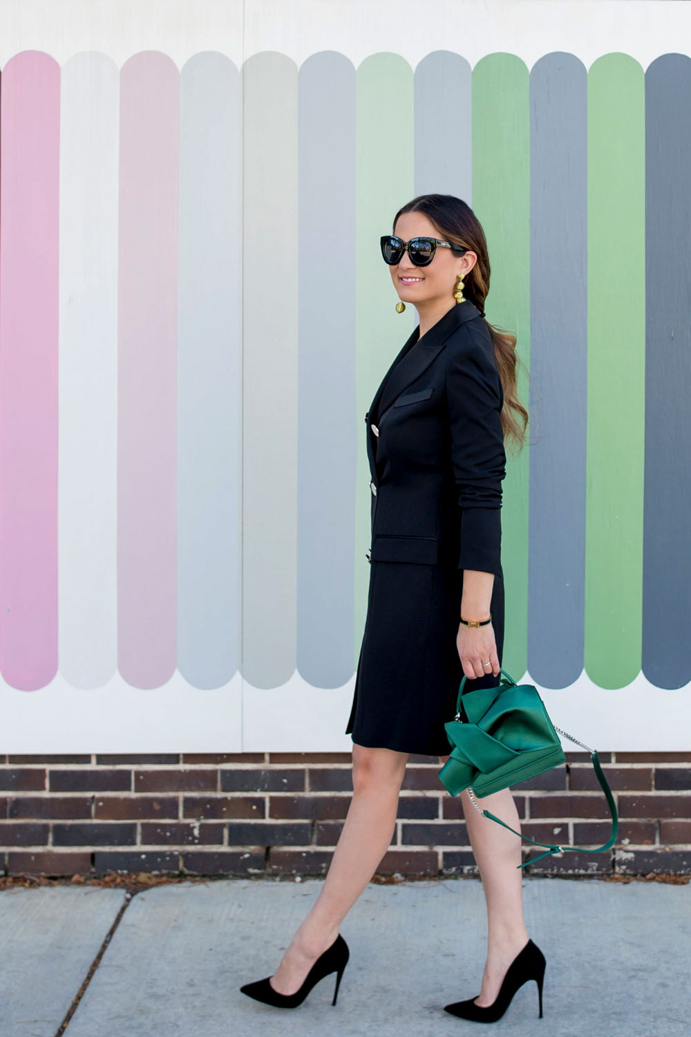 Redhead Woman in Turquoise Business Woman Suit and White High Heels · Free  Stock Photo