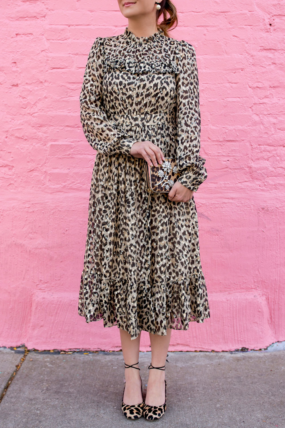 How to Wear Leopard Print Three Ways: Change in Accessories