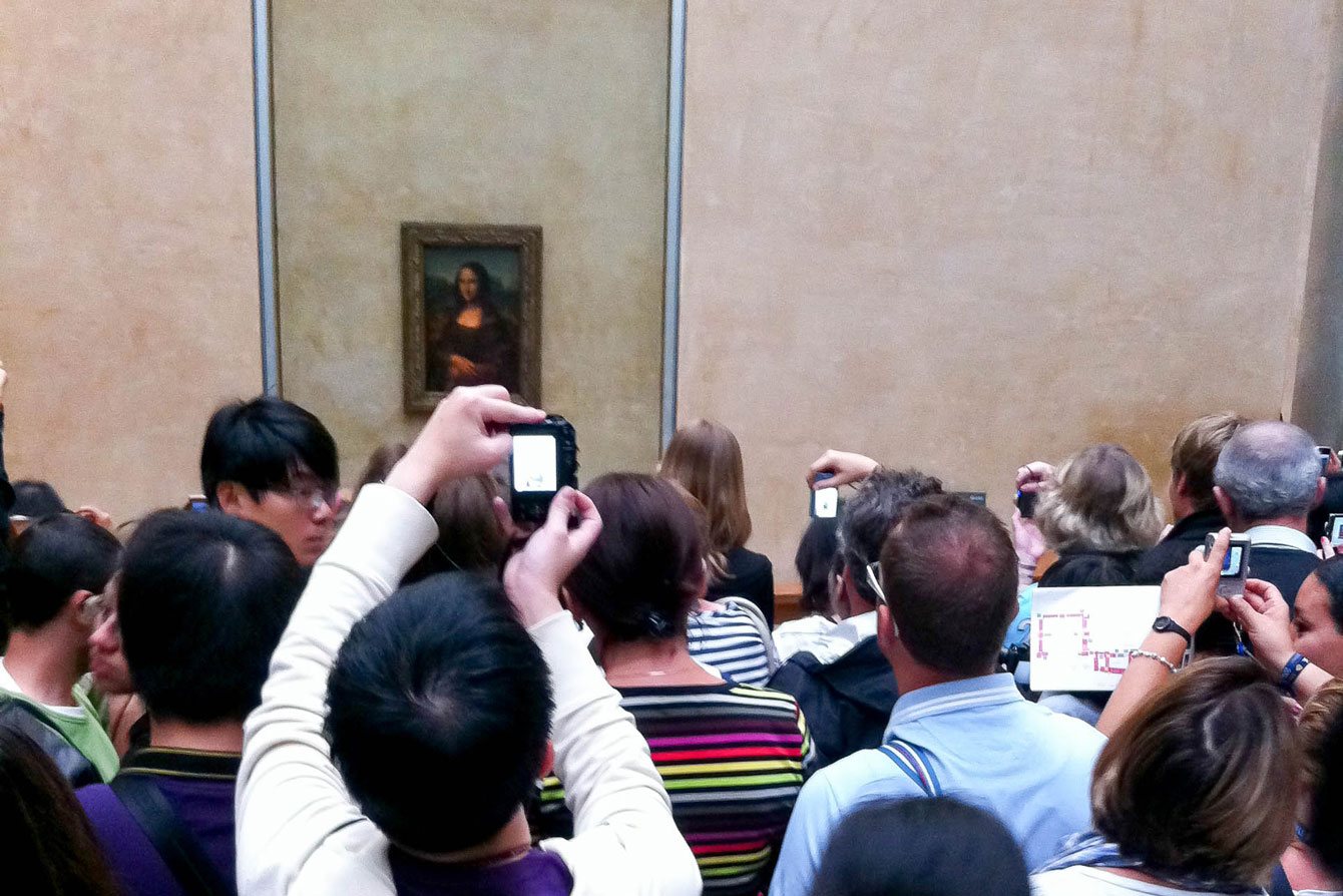 Louvre Mona Lisa Crowd