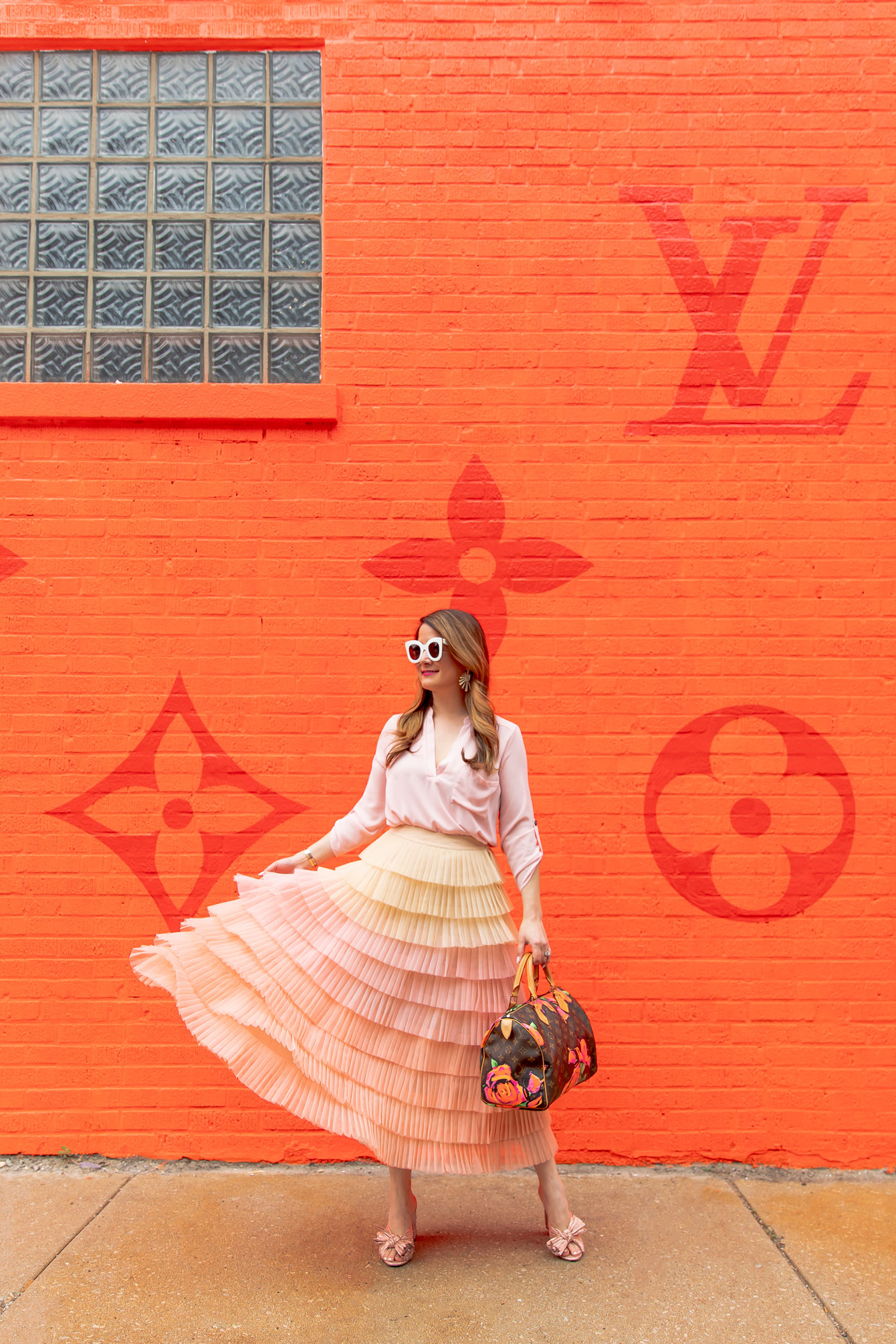 virgil abloh louis vuitton orange pop up chicago west loop — bows & sequins