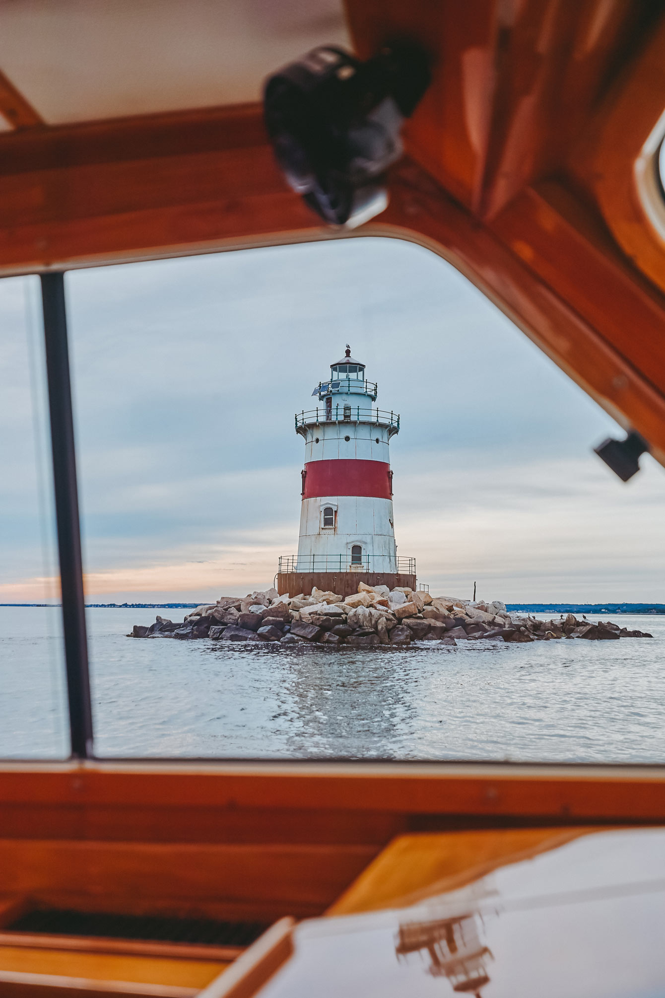 vineyard vines Rhode Island lighthouse