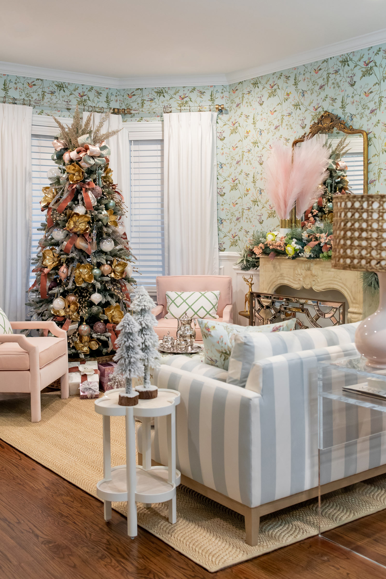 How To Decorate Living Room For Christmas | Cabinets Matttroy