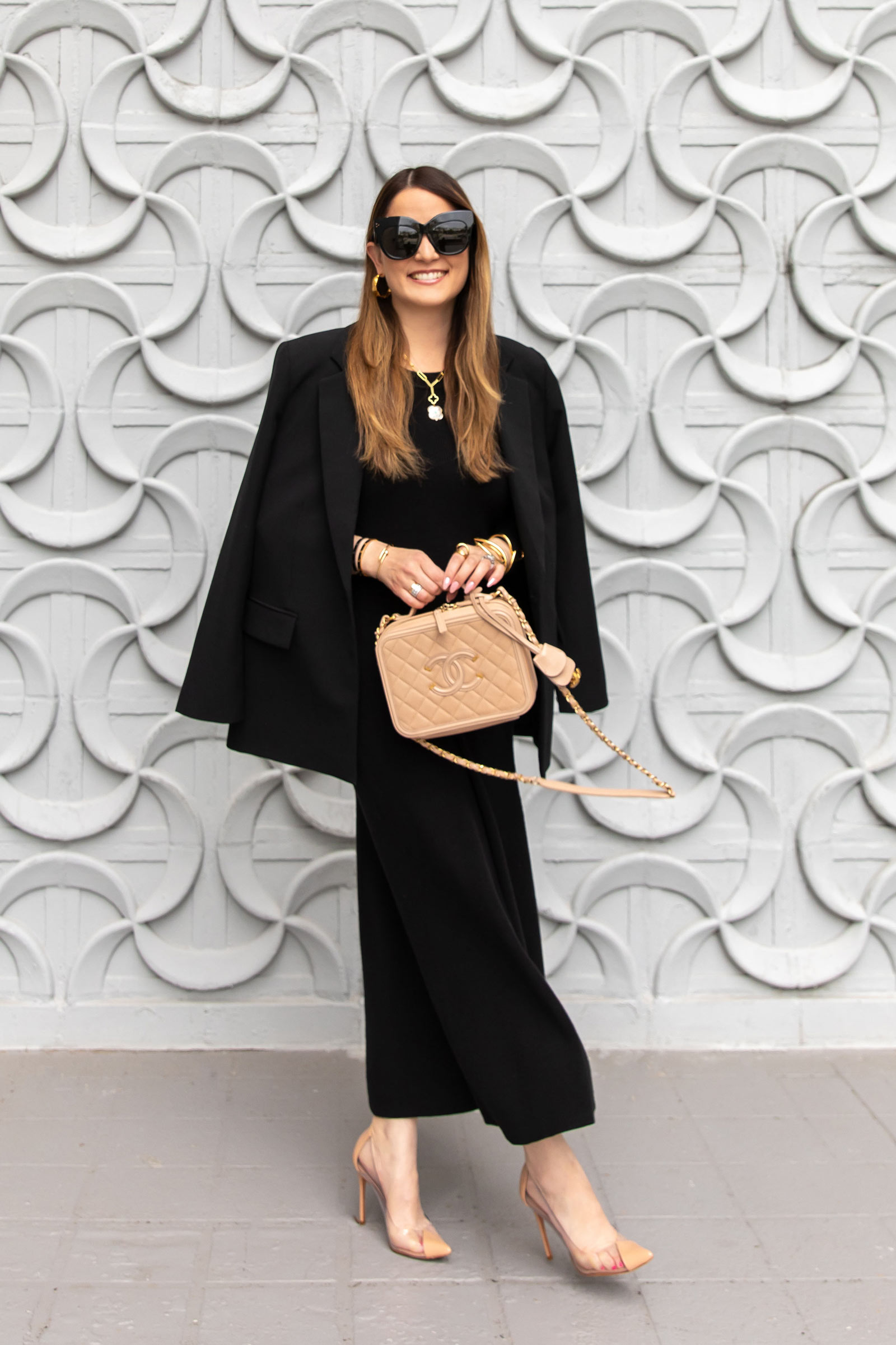 How to Style Layered Black Outfit 