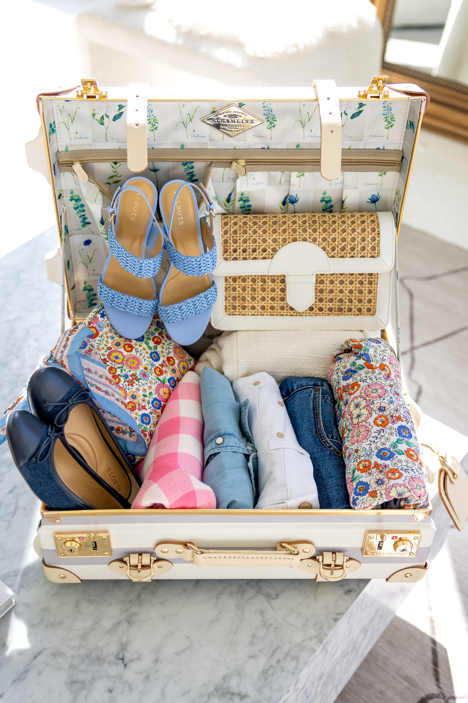 Steamline Luggage Floral Interior