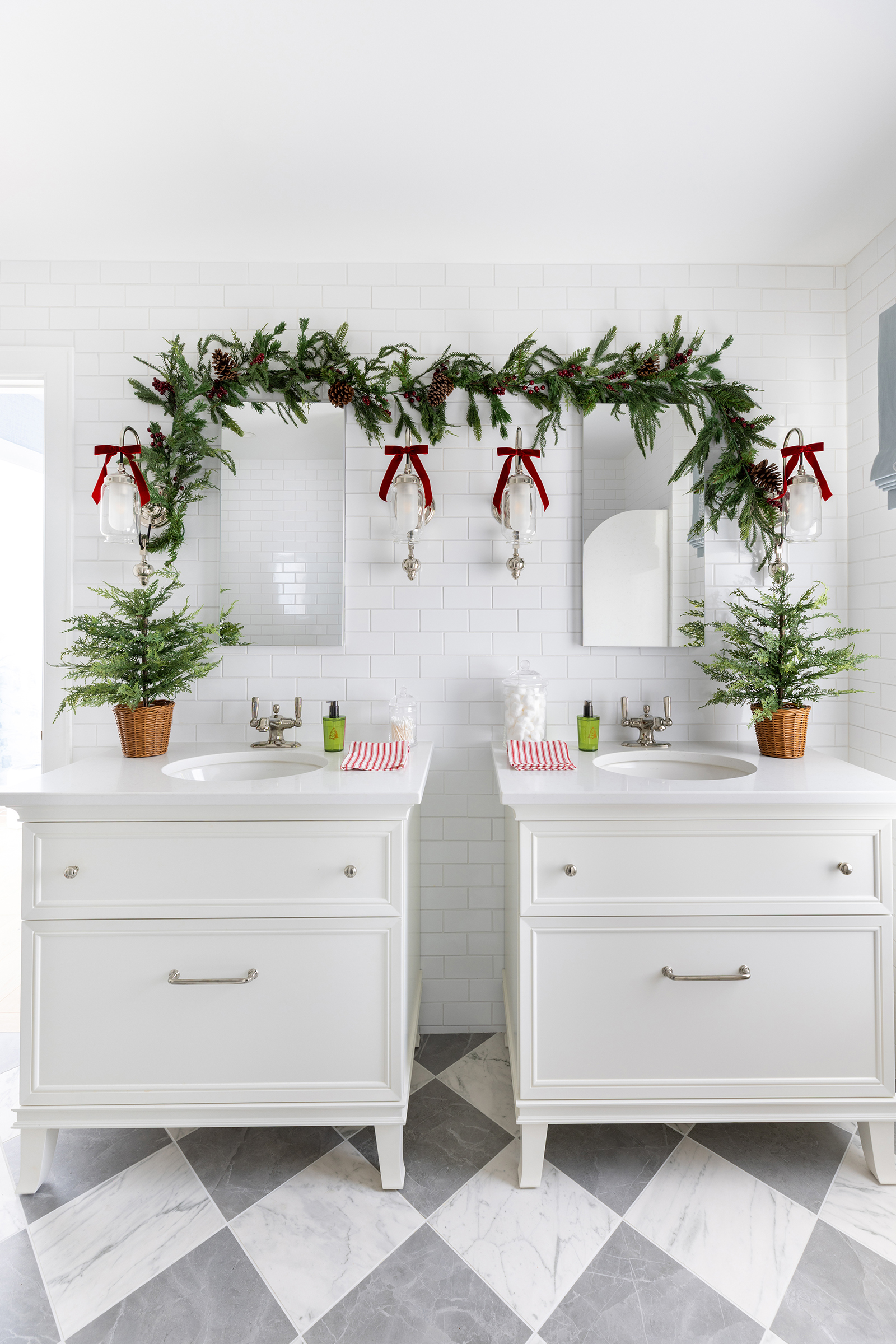 Bathroom holiday Decor Ideas