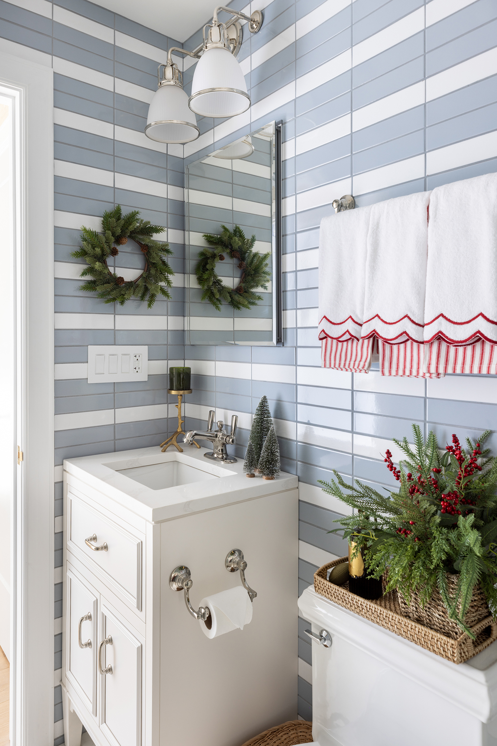 Holiday Bathroom Decorations